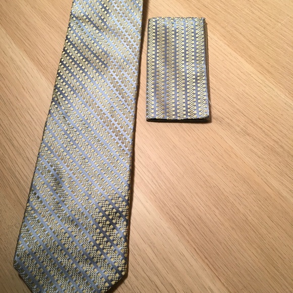 Men’s Tie and Handkerchief Set - Picture 4 of 4